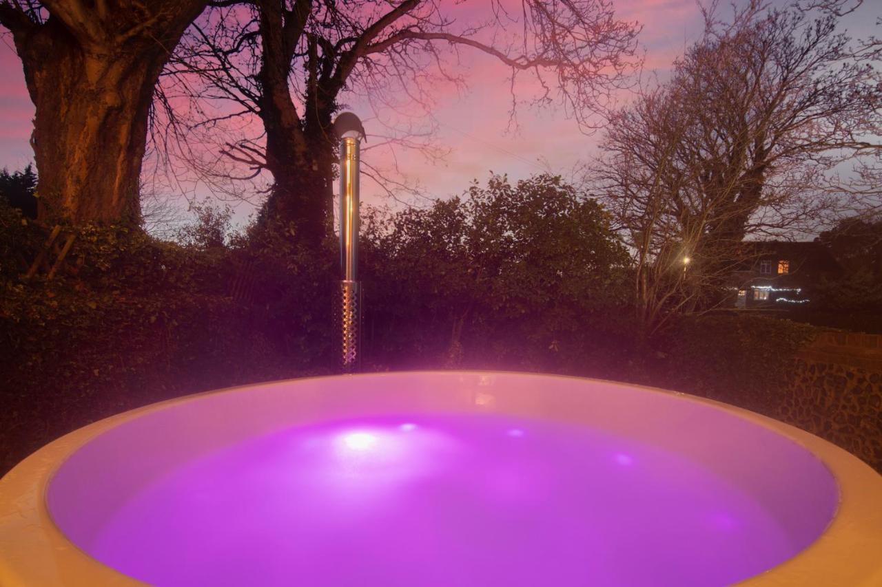 The Roost Group - The Coach House - Hot Tub Villa Gravesend Exterior foto