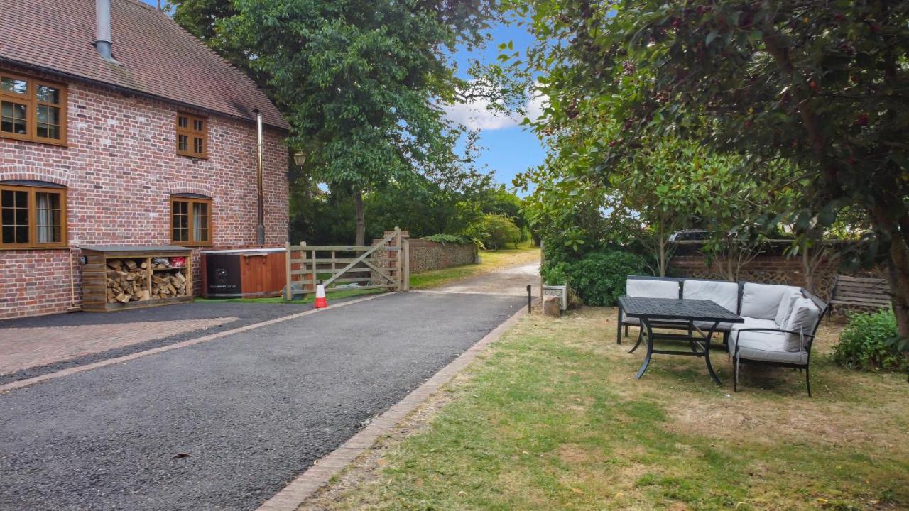 The Roost Group - The Coach House - Hot Tub Villa Gravesend Exterior foto